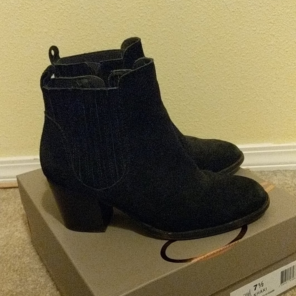 High heel black boots